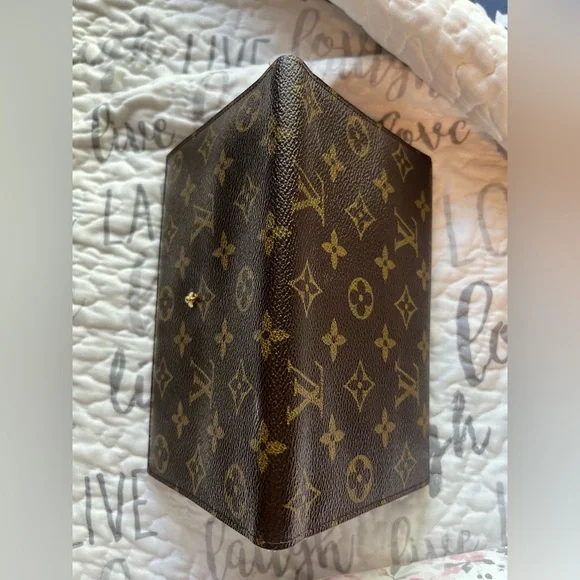 Vintage Louis Vuitton Monogram Wallet 7.5”x5” - Picture 4 of 17